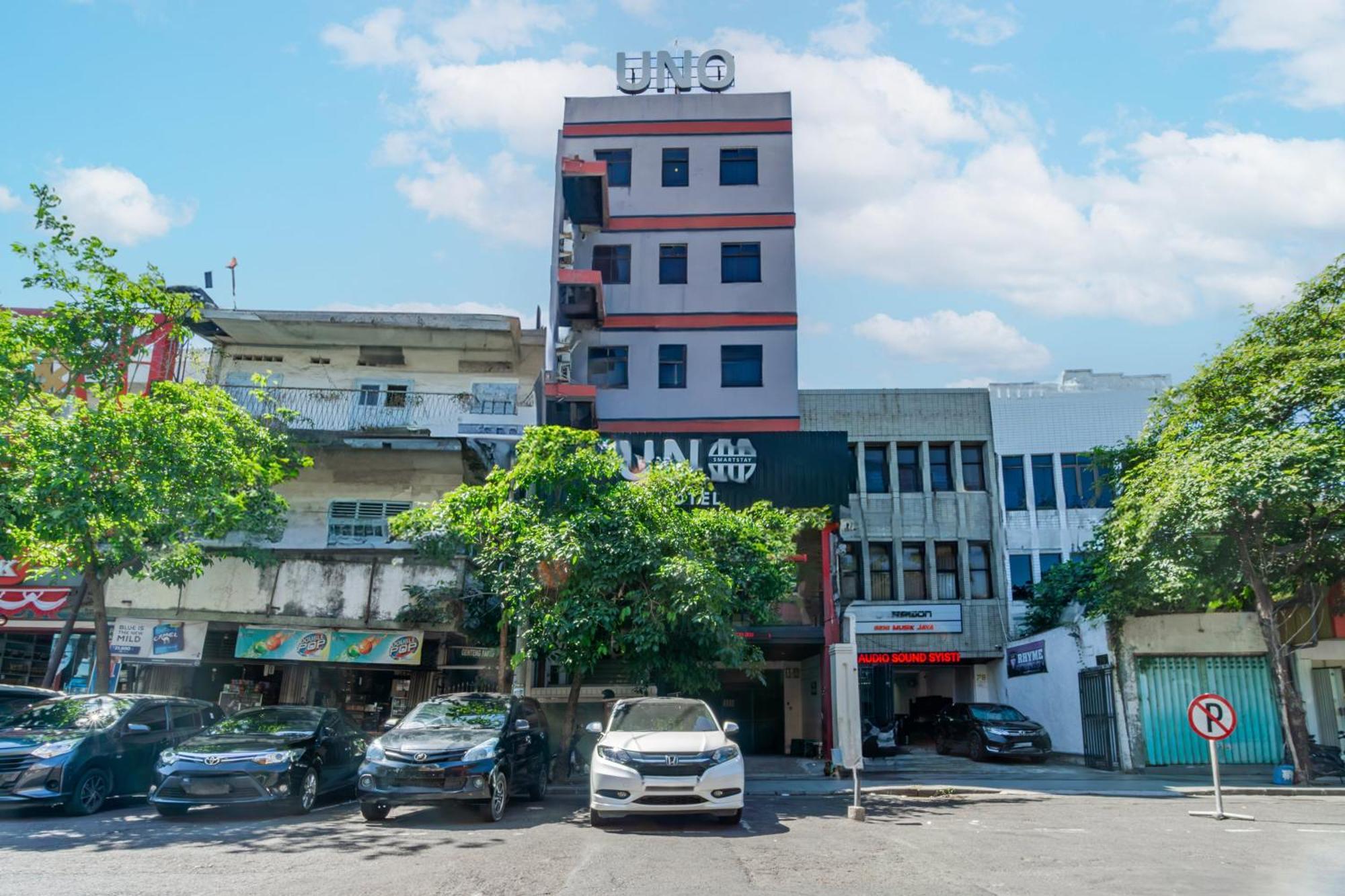 Oyo Uno Hotel Surabaya Exterior photo